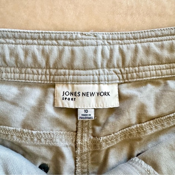 Vintage Y2K Khaki Capri Pants - Picture 2 of 7